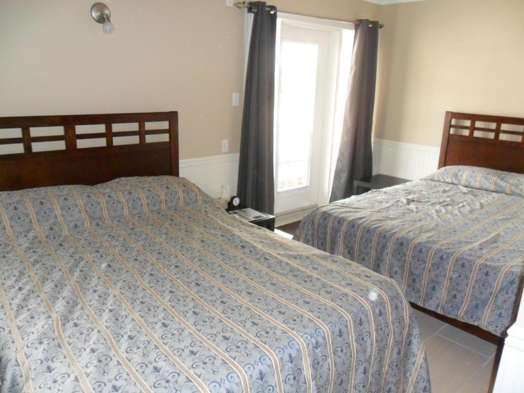Le Saint Alex Saint-Alexis-des-Monts Quarto foto